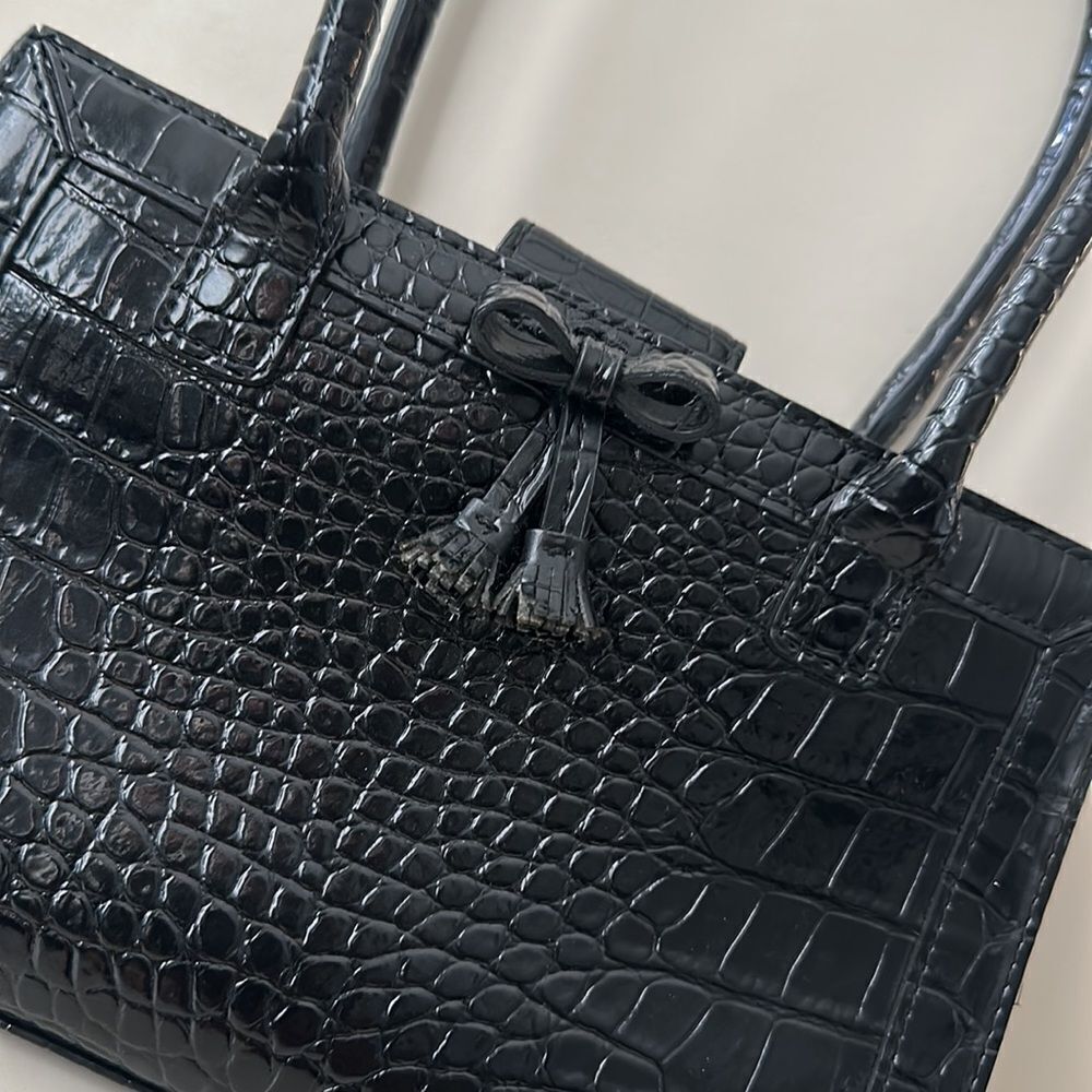 Liz Claiborne black top handle crock embossed handbag - Picture 2 of 4